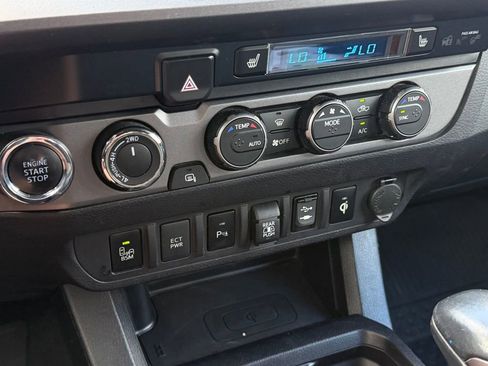 Used 2019 Toyota Tacoma TRD Off-Road image 23