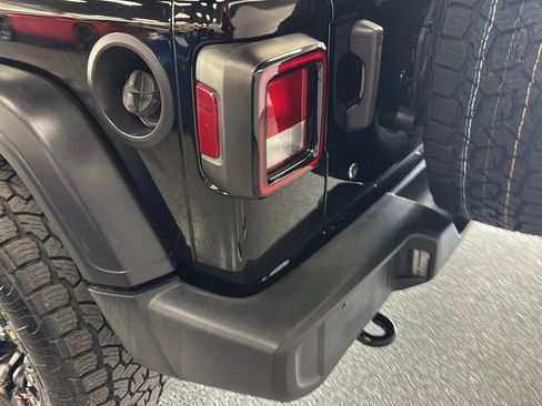 Used 2019 Jeep Wrangler Sport AWD/4WD image 36