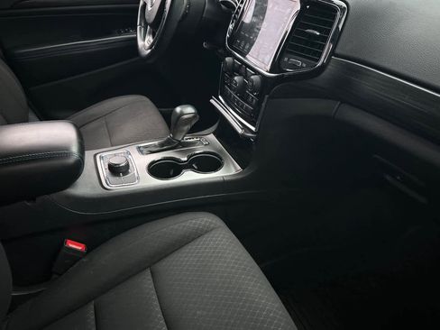 Used 2019 Jeep Grand Cherokee Laredo image 17