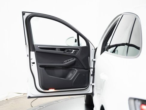 Used 2024 Porsche Macan image 15