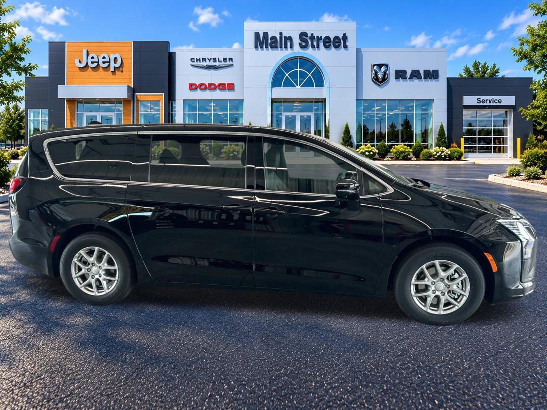 New 2027 Chrysler Pacifica Select w/ Family Tech Group FWD image 6