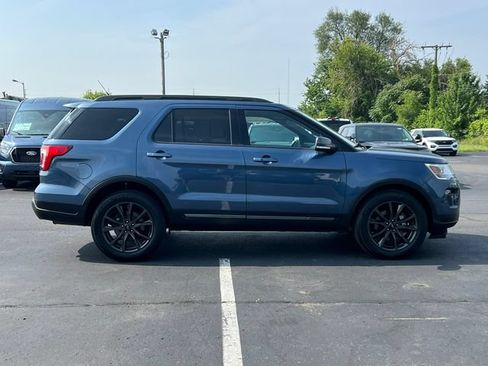 Used 2018 Ford Explorer XLT w/ Equipment Group 202A AWD/4WD image 47