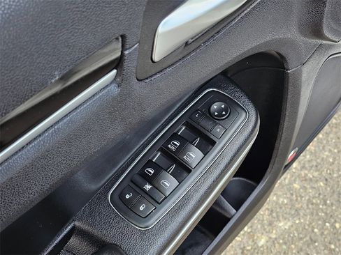 Used 2017 Chrysler 300 S image 18