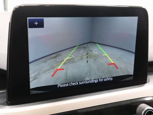 Used 2022 Ford Escape SE w/ SE Sport Appearance Package image 3