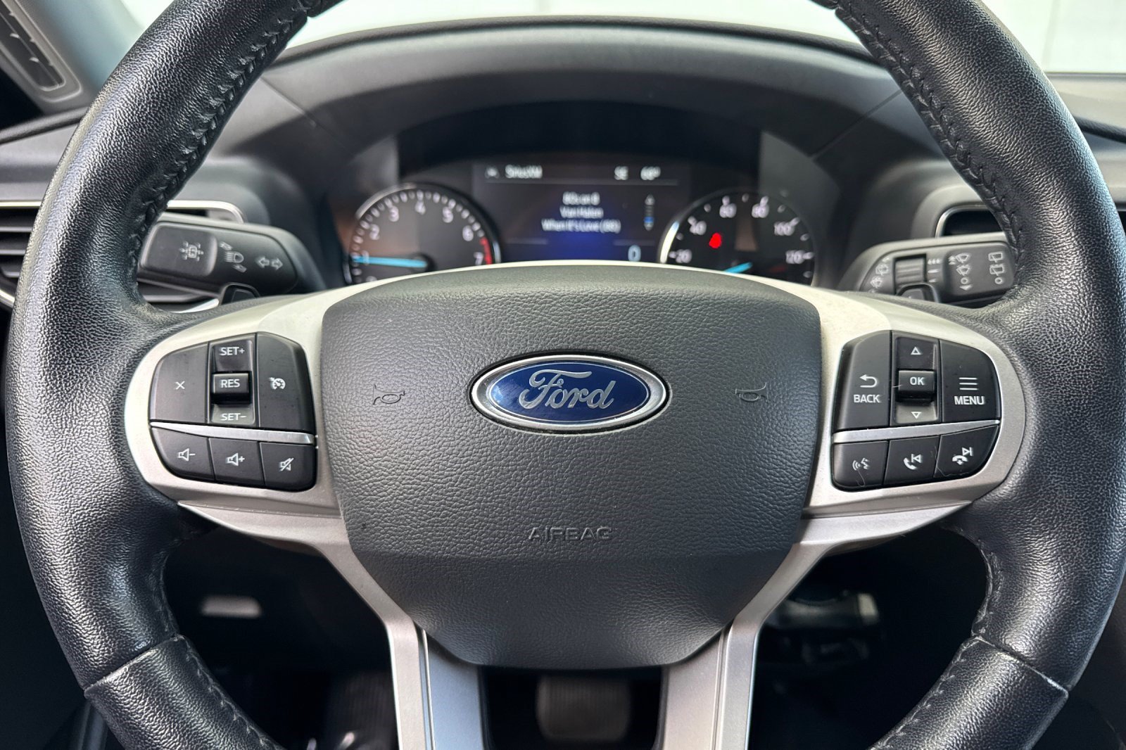 Used 2021 Ford Explorer XLT w/ Equipment Group 202A AWD/4WD image 11