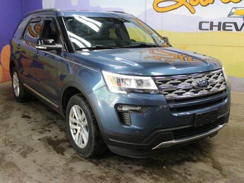 Used 2018 Ford Explorer XLT w/ Equipment Group 202A AWD/4WD image 3