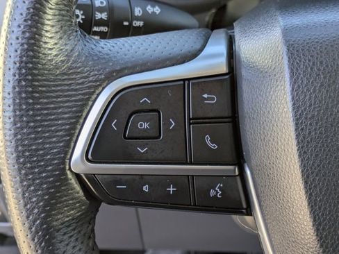 Used 2023 Toyota Sienna Limited image 22