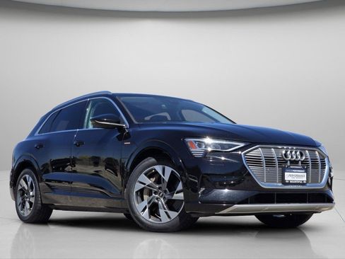 Used 2022 Audi e-tron Premium AWD/4WD image 2