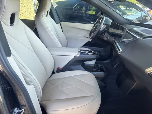 Used 2026 BMW iX xDrive45 AWD/4WD image 32