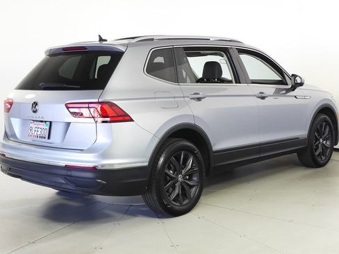 Used 2024 Volkswagen Tiguan SE w/ Panoramic Sunroof Package FWD image 7