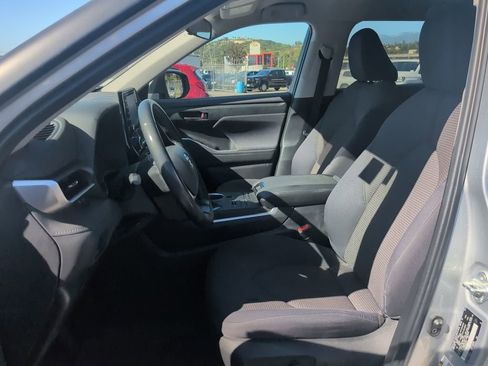 Certified 2022 Toyota Highlander LE image 8