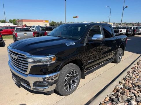 Used 2025 RAM 1500 Laramie AWD/4WD image 3