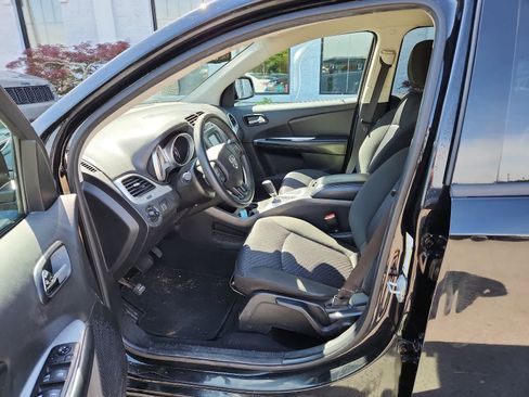 Used 2019 Dodge Journey SE FWD image 15