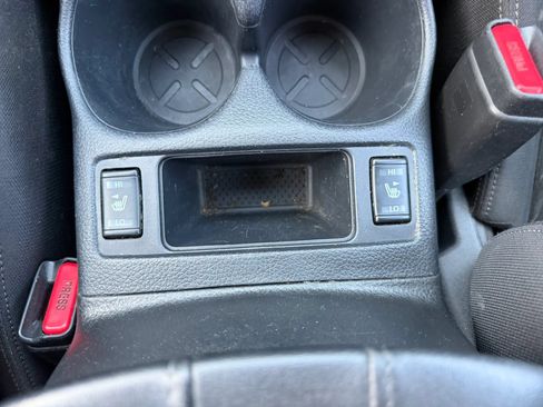 Used 2020 Nissan Rogue SV FWD image 22