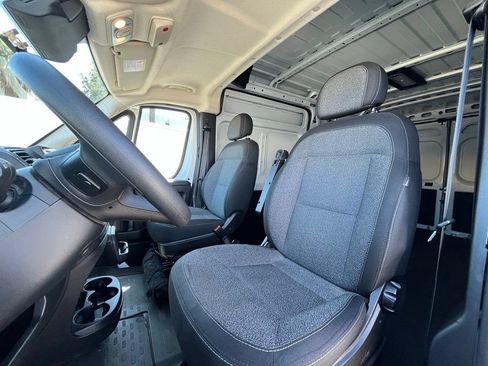 Used 2024 RAM ProMaster 2500 w/ Convenience Group FWD image 12