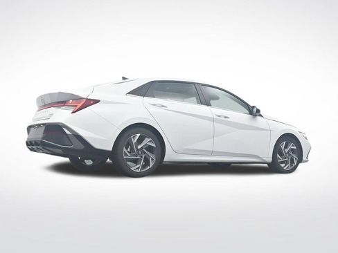 Used 2025 Hyundai Elantra Limited FWD image 33