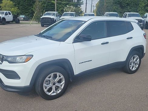 Certified 2025 Jeep Compass Sport AWD/4WD image 1
