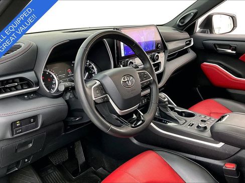 Used 2023 Toyota Highlander XSE image 18