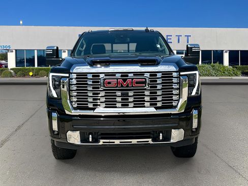 Used 2024 GMC Sierra 2500 Denali AWD/4WD image 2