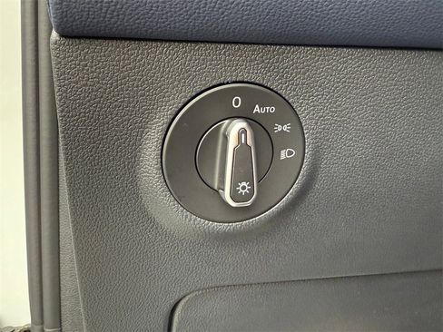 New 2026 Volkswagen Taos SEL image 17