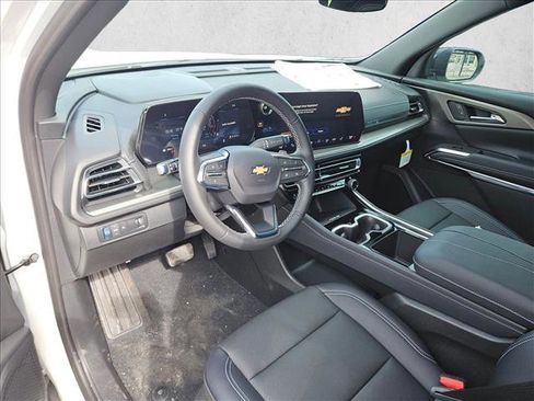 New 2026 Chevrolet Traverse LT w/ Sun and Wheel Package FWD image 12