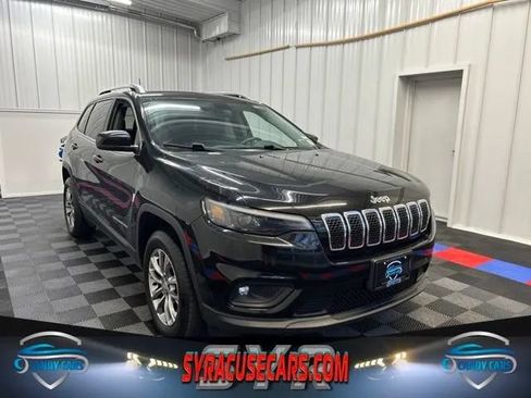 Used 2019 Jeep Cherokee Latitude Plus w/ Cold Weather Group AWD/4WD image 1
