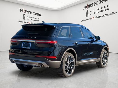 New 2026 Lincoln Corsair Reserve FWD image 3