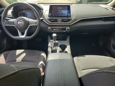 Used 2025 Nissan Altima 2.5 SV FWD image 11