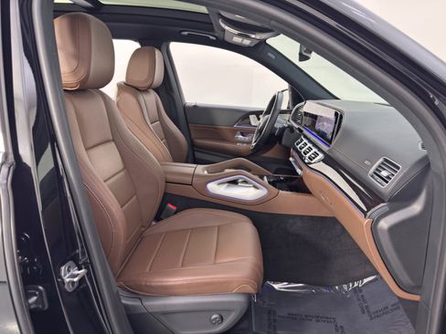 Used 2024 Mercedes-Benz GLS 450 4MATIC image 16