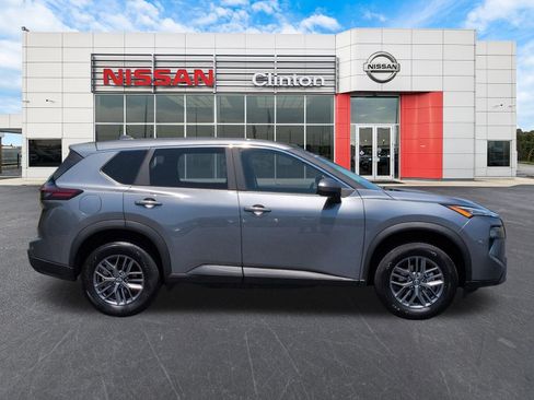 Used 2026 Nissan Rogue SV AWD/4WD image 2