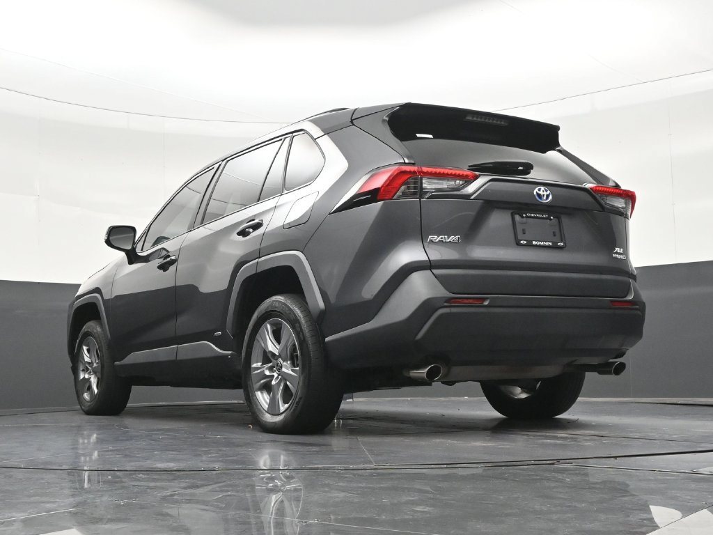 Used 2022 Toyota RAV4 XLE AWD/4WD image 28