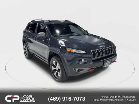 Used 2018 Jeep Cherokee Trailhawk w/ Quick Order Package 25L AWD/4WD image 2