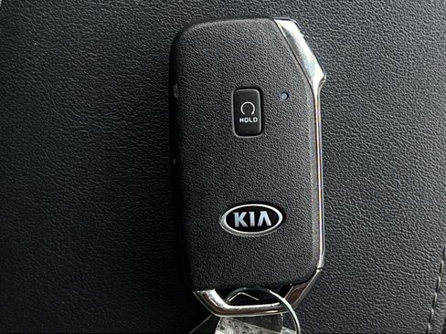 Certified 2021 Kia Seltos SX w/ SX Sunroof Package AWD/4WD image 27