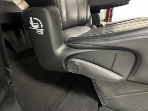 Used 2025 Chrysler Pacifica Select FWD image 30