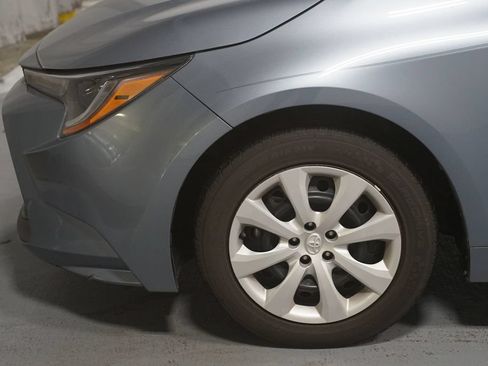 Certified 2022 Toyota Corolla LE FWD image 5