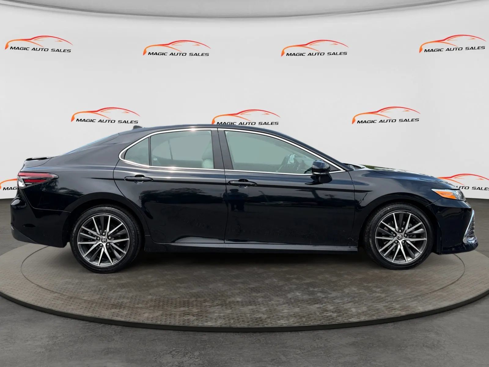 Used 2021 Toyota Camry XLE w/ Navigation Package AWD/4WD image 6