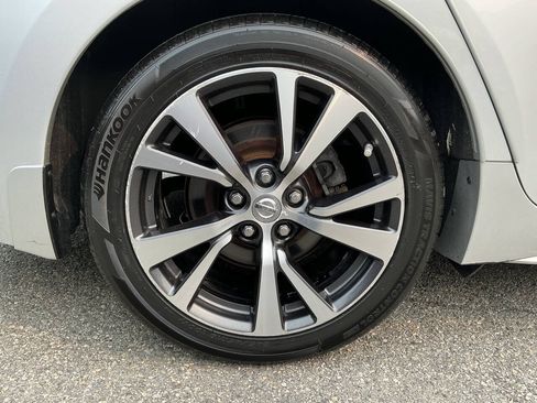 Used 2016 Nissan Maxima 3.5 SL w/ Interior Lighting Package FWD image 12