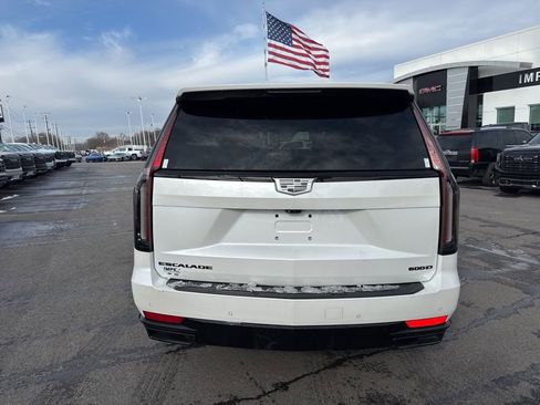 Used 2023 Cadillac Escalade ESV Sport Platinum w/ LPO, ONYX Package image 4