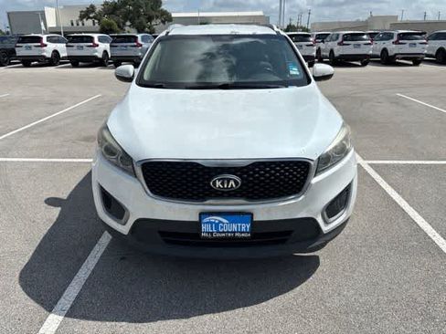 Used 2018 Kia Sorento FWD image 8