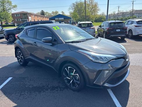 Used 2022 Toyota C-HR XLE FWD image 2