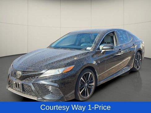Used 2018 Toyota Camry XSE FWD image 4