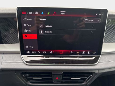 New 2025 Volkswagen Tiguan SE image 23