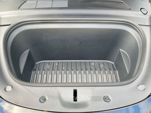 Used 2021 Tesla Model Y Long Range image 11