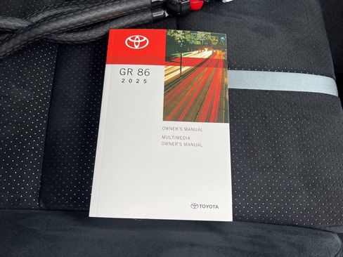 Used 2025 Toyota GR86 Premium w/ Performance Package image 16