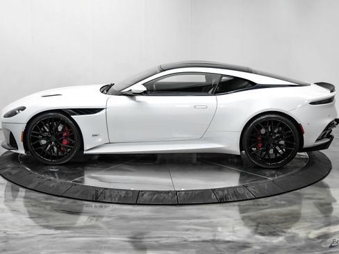 Used 2023 Aston Martin DBS Coupe RWD image 8