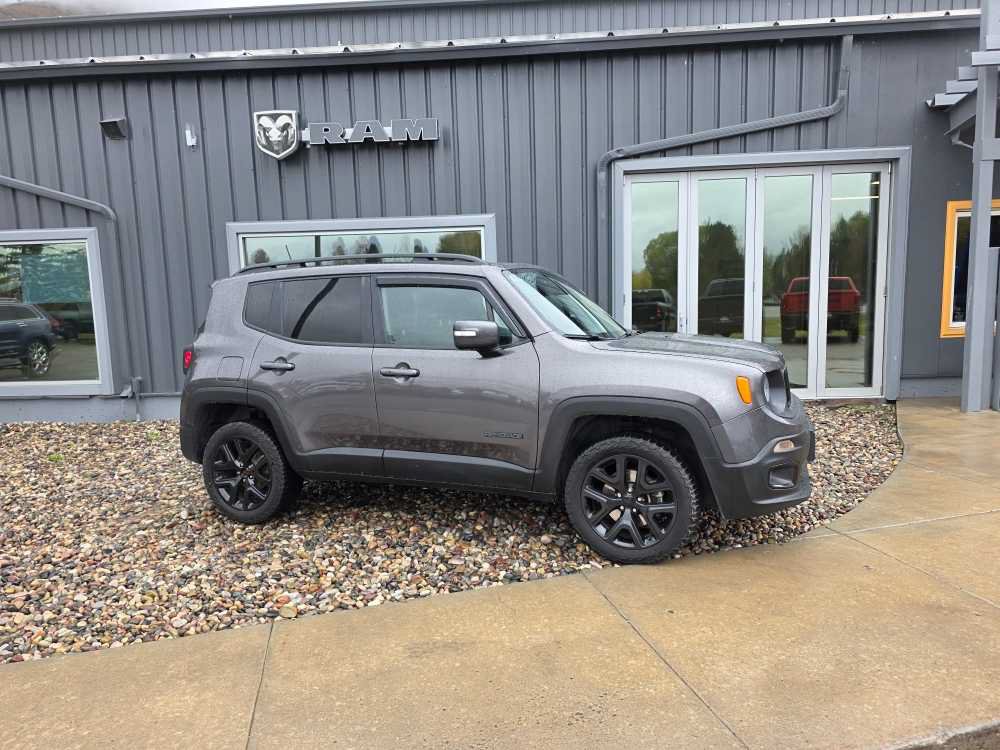 Used 2018 Jeep Renegade Altitude AWD/4WD image 3