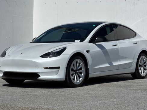 Used 2023 Tesla Model 3 Standard Range RWD image 7
