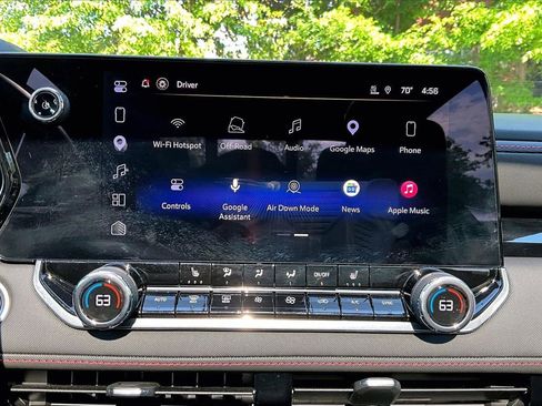 Used 2025 Chevrolet Colorado Z71 w/ Technology Package AWD/4WD image 19