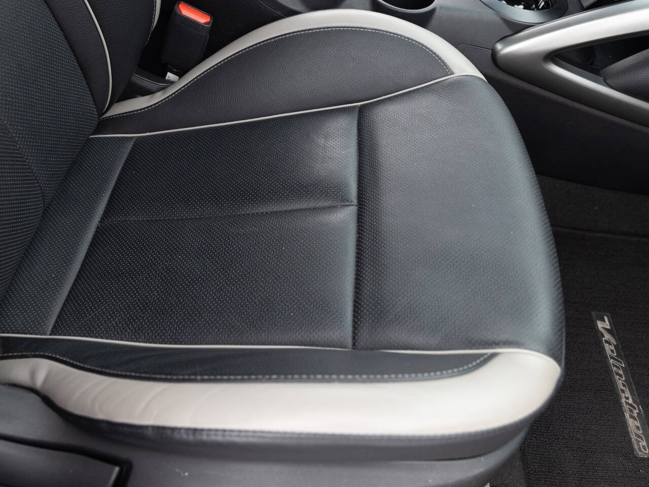 Used 2015 Hyundai Veloster Turbo w/ Option Group 04 FWD image 25