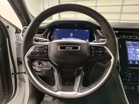 Used 2024 Jeep Grand Cherokee Altitude image 5